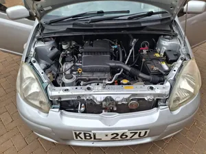 Toyota Vitz 2003 Silver
