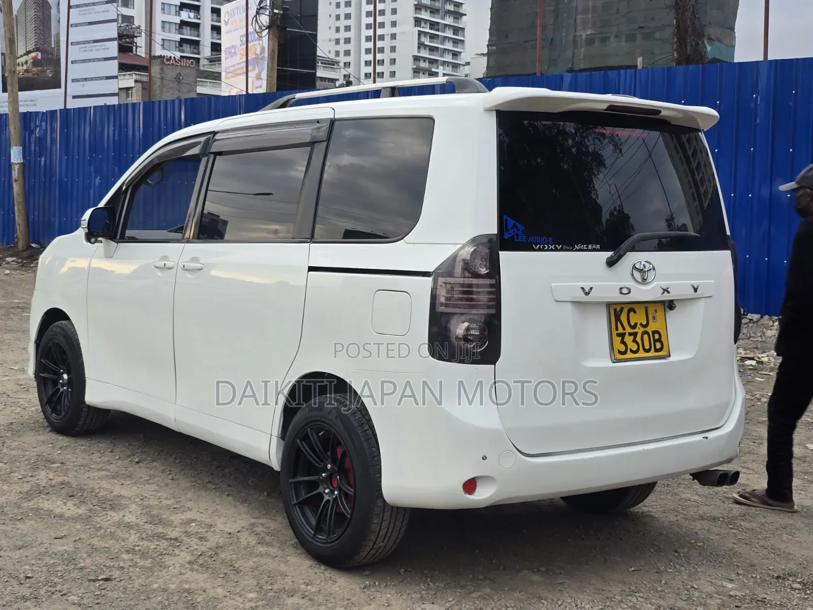 Toyota Voxy X 2WD 8-Seater 2010 White