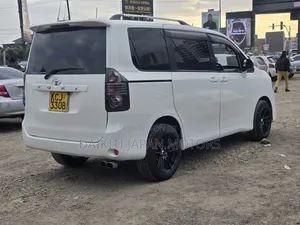 Toyota Voxy X 2WD 8-Seater 2010 White