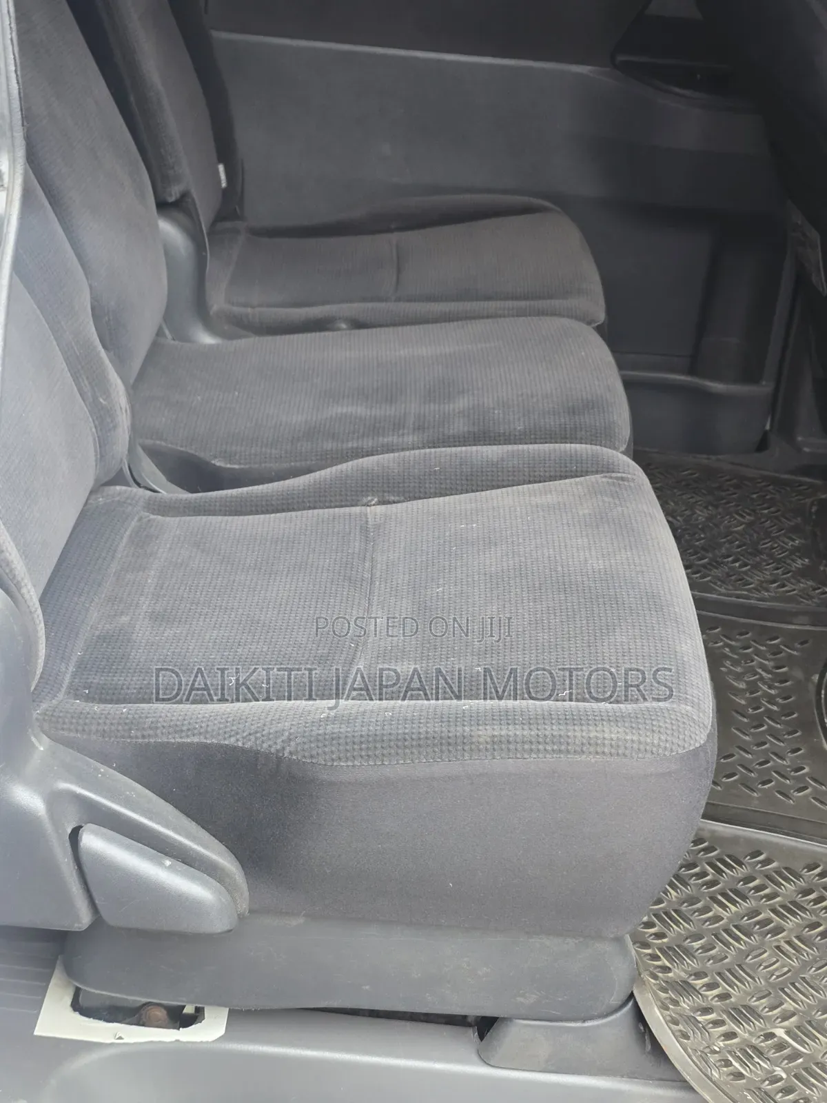 Toyota Voxy X 2WD 8-Seater 2010 White