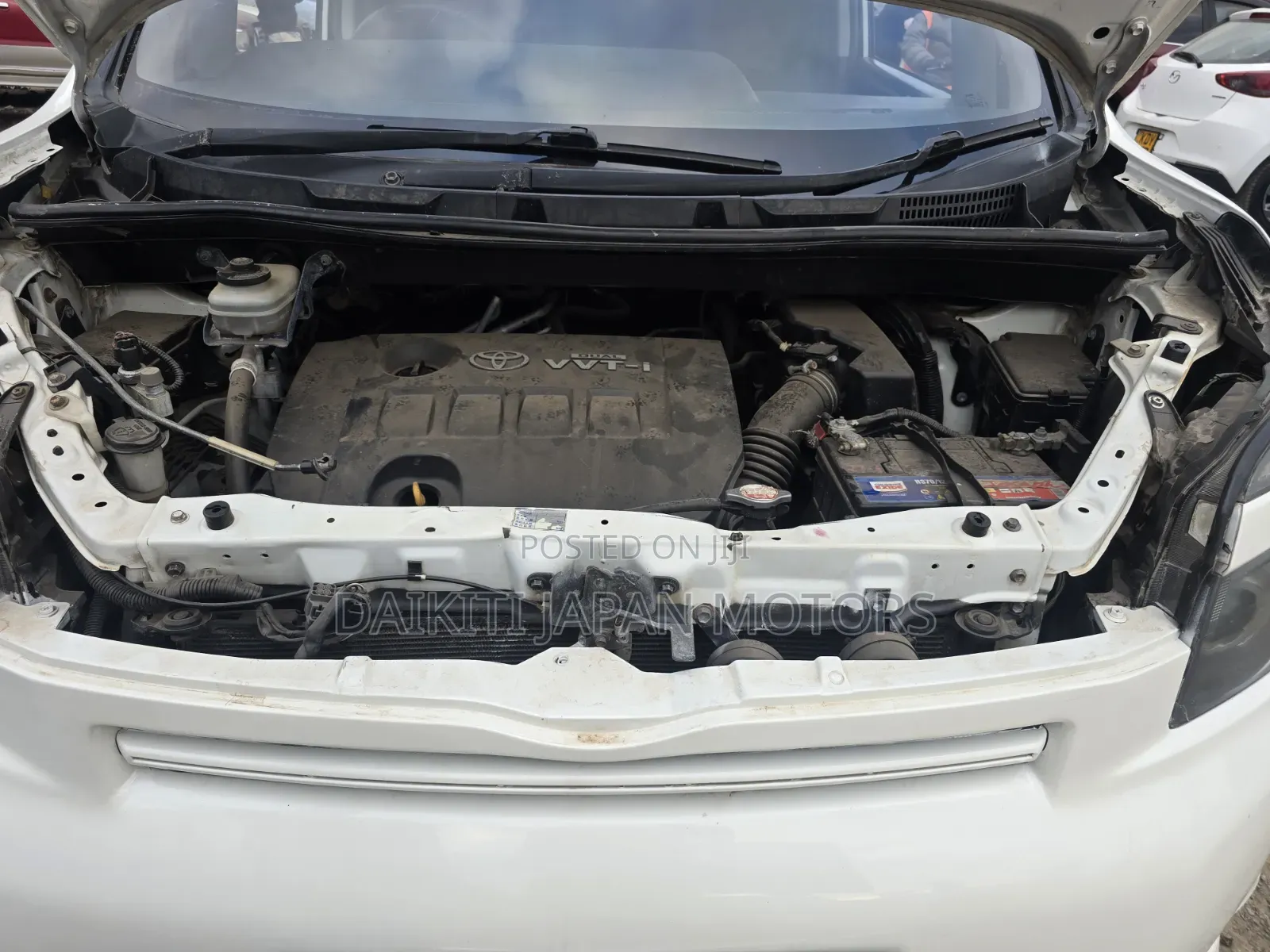 Toyota Voxy X 2WD 8-Seater 2010 White
