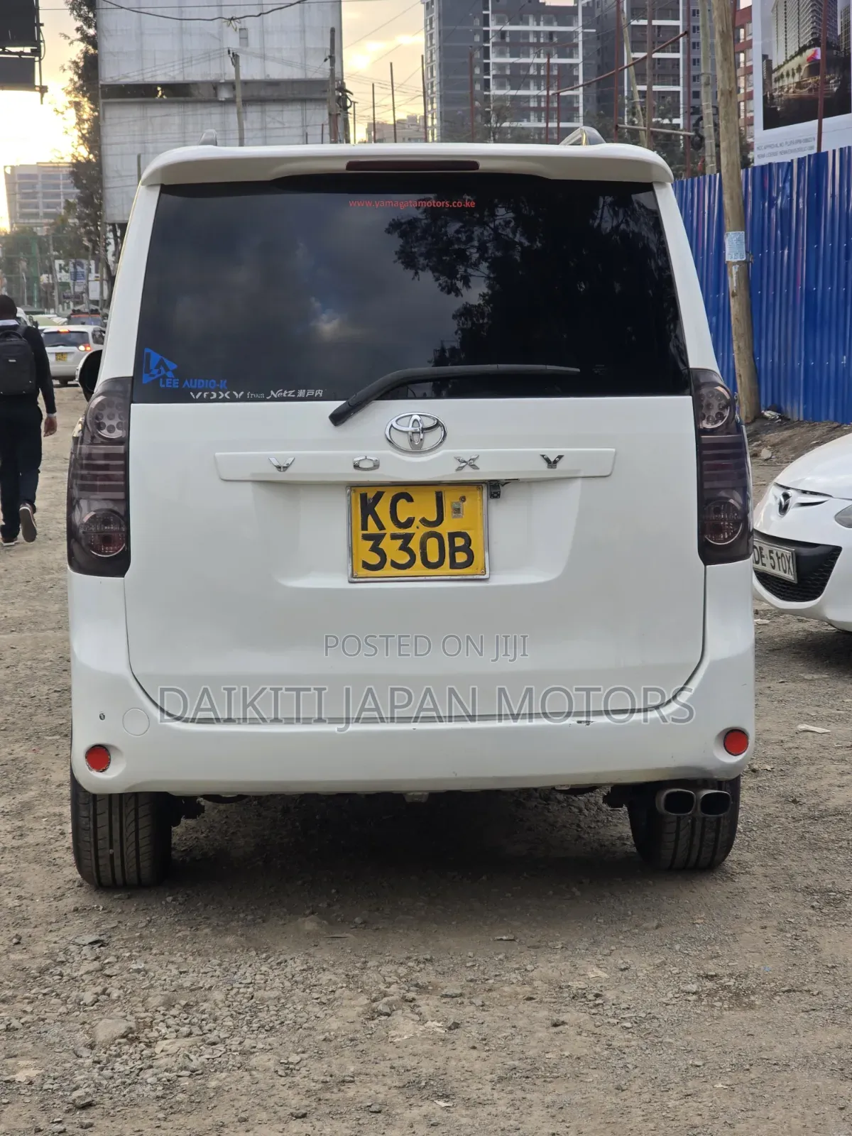 Toyota Voxy X 2WD 8-Seater 2010 White