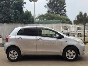 Toyota Vitz 2003 Silver