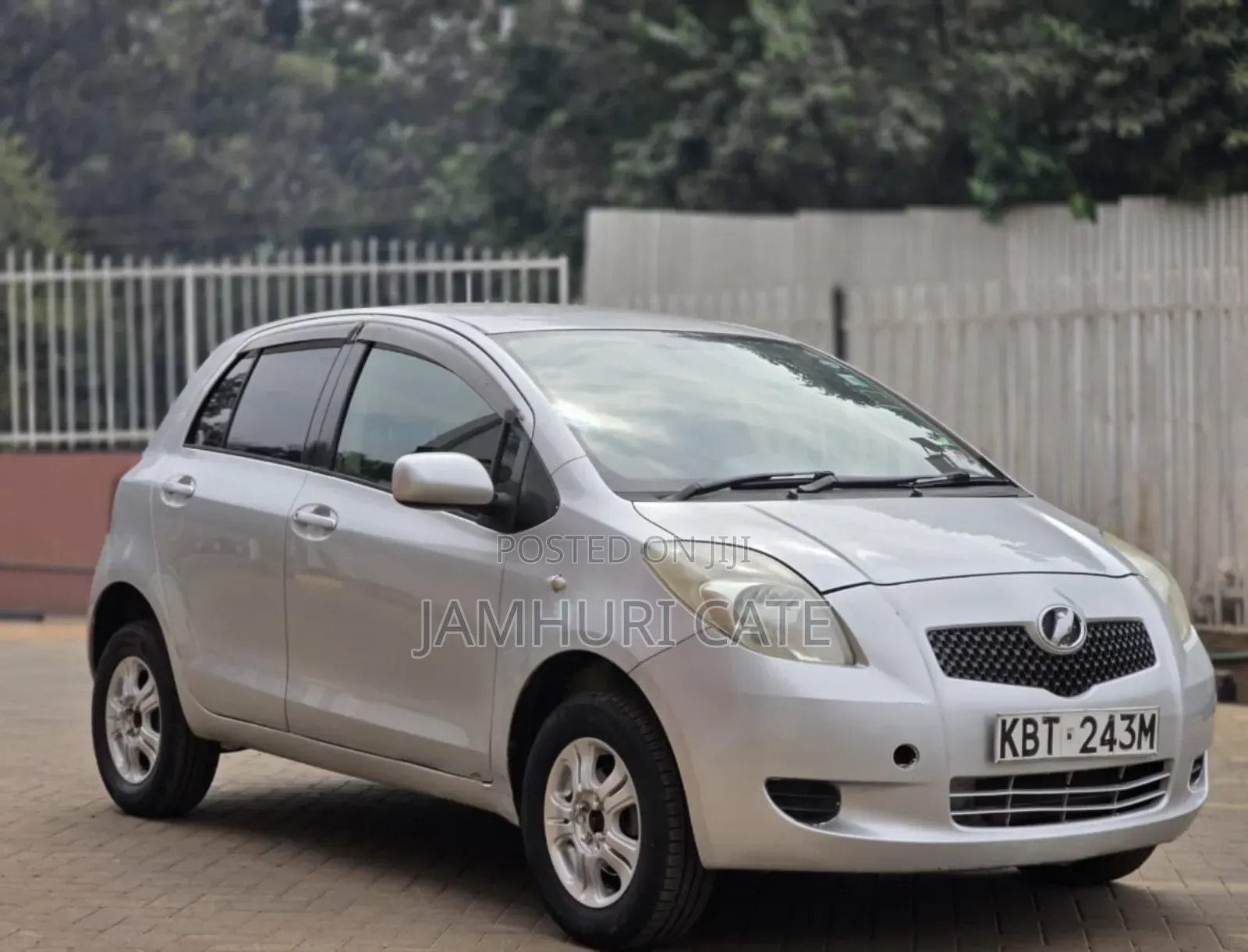 Toyota Vitz 2003 Silver