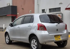 Toyota Vitz 2003 Silver