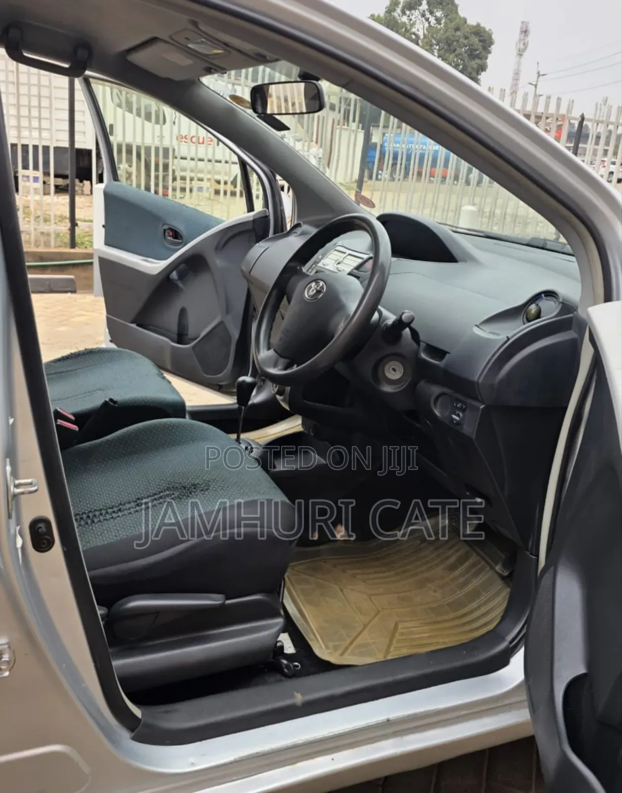 Toyota Vitz 2003 Silver