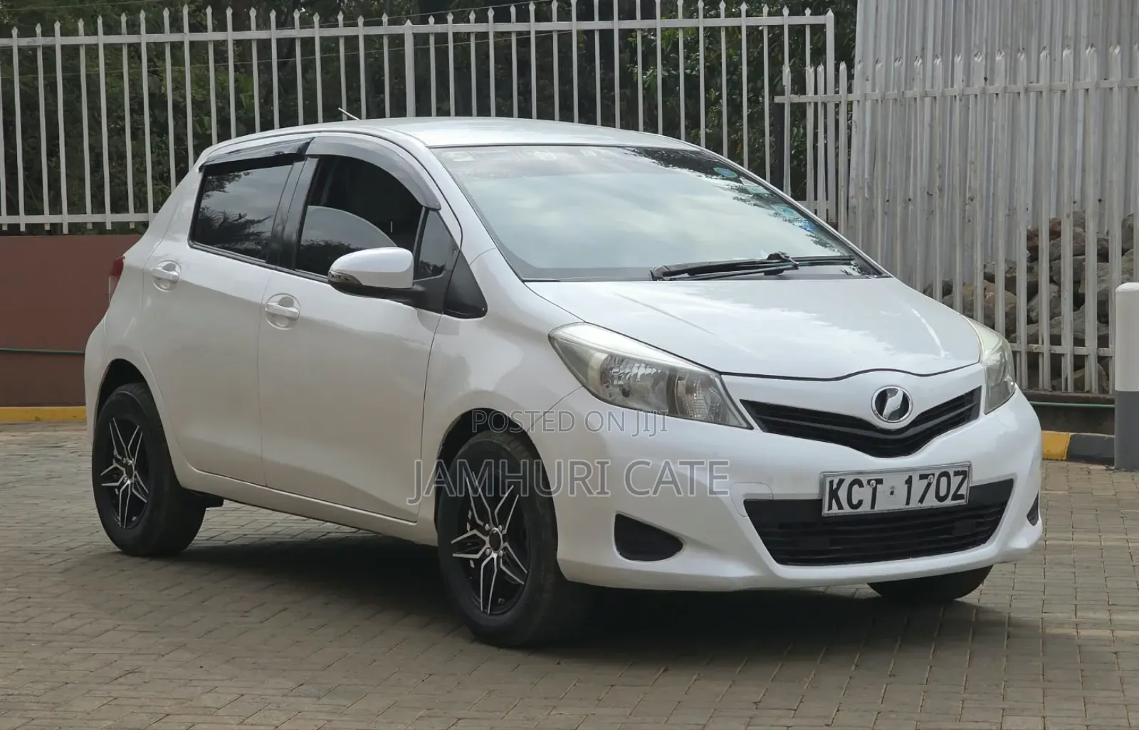 Toyota Vitz 2012 White