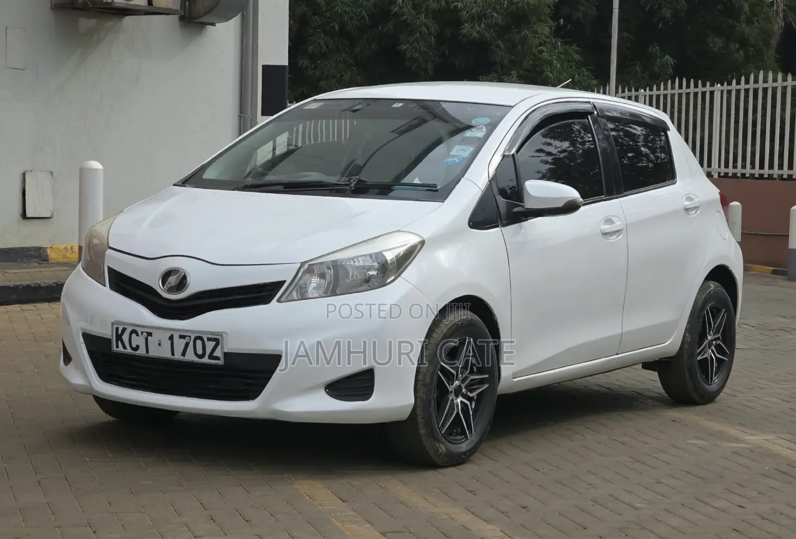 Toyota Vitz 2012 White
