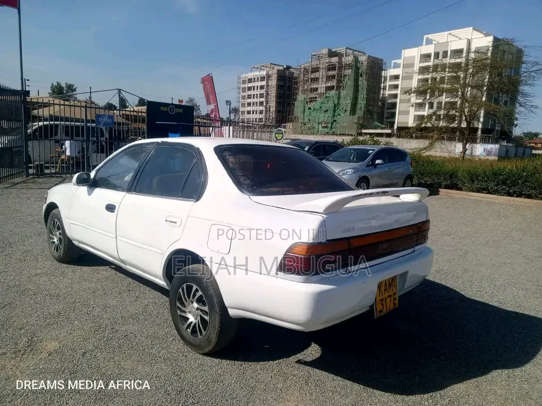 Toyota Corolla 1.3 Saloon 1992 White