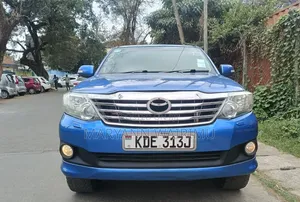 Toyota Fortuner 3.0 D RWD 2012 Blue