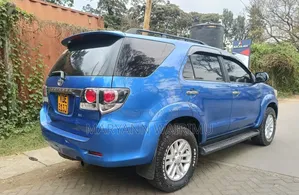 Toyota Fortuner 3.0 D RWD 2012 Blue