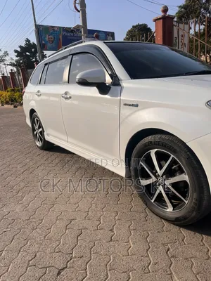 Toyota Corolla Fielder 1.5 Hybrid FWD 2018 White