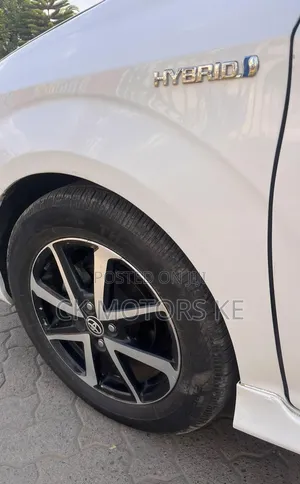 Toyota Corolla Fielder 1.5 Hybrid FWD 2018 White