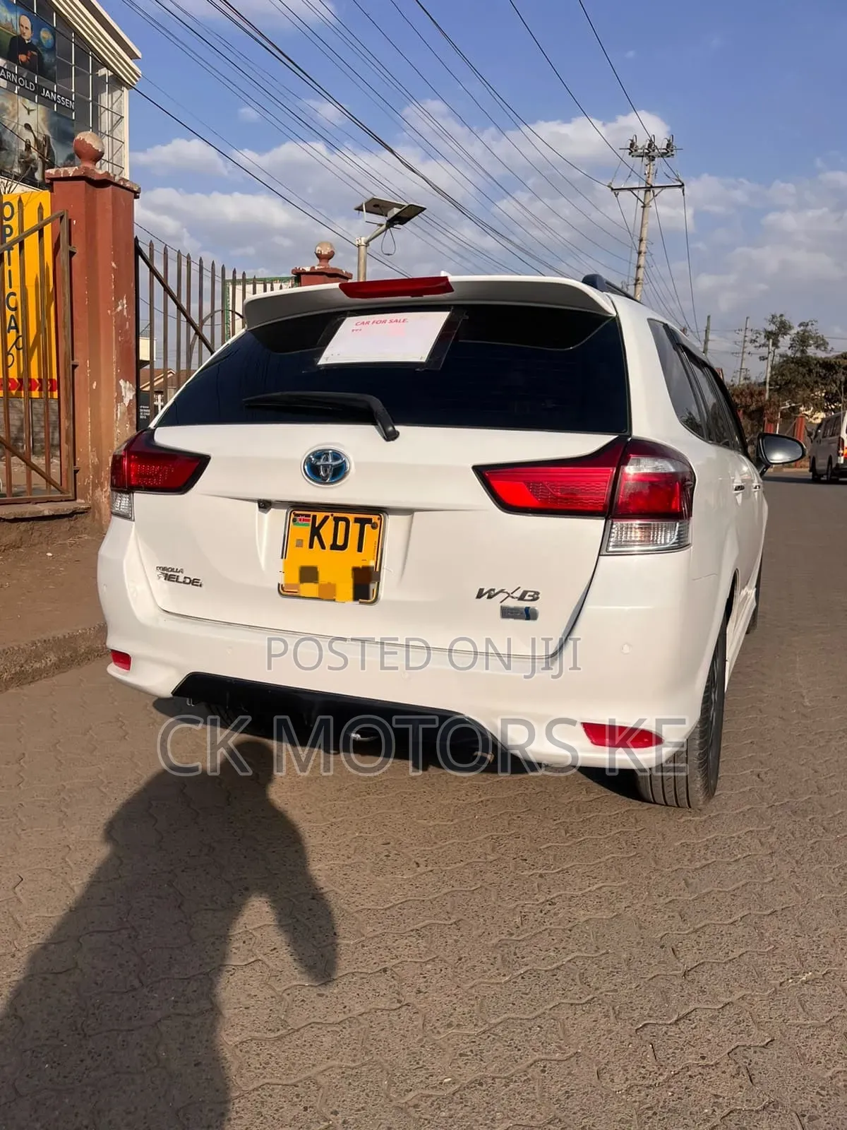 Toyota Corolla Fielder 1.5 Hybrid FWD 2018 White