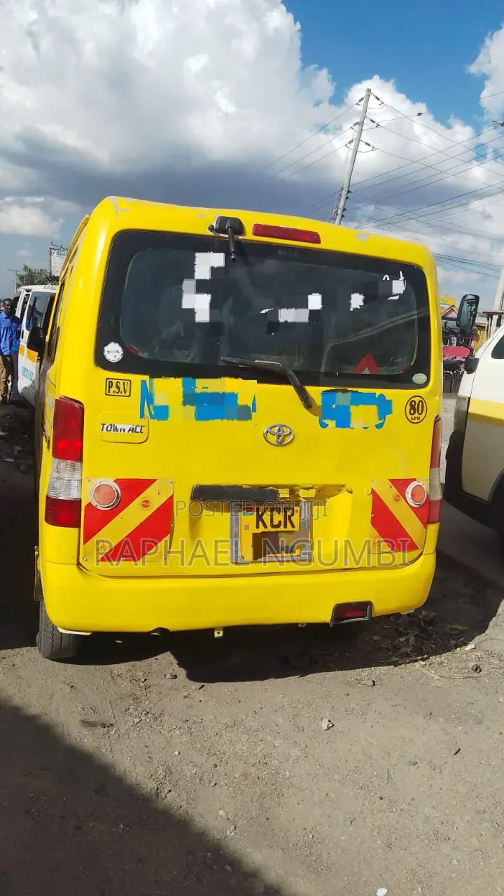 Toyota TownAce 2011 Yellow