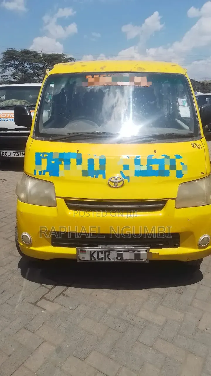 Toyota TownAce 2011 Yellow