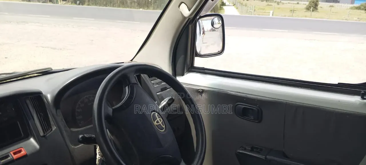 Toyota TownAce 2011 Yellow