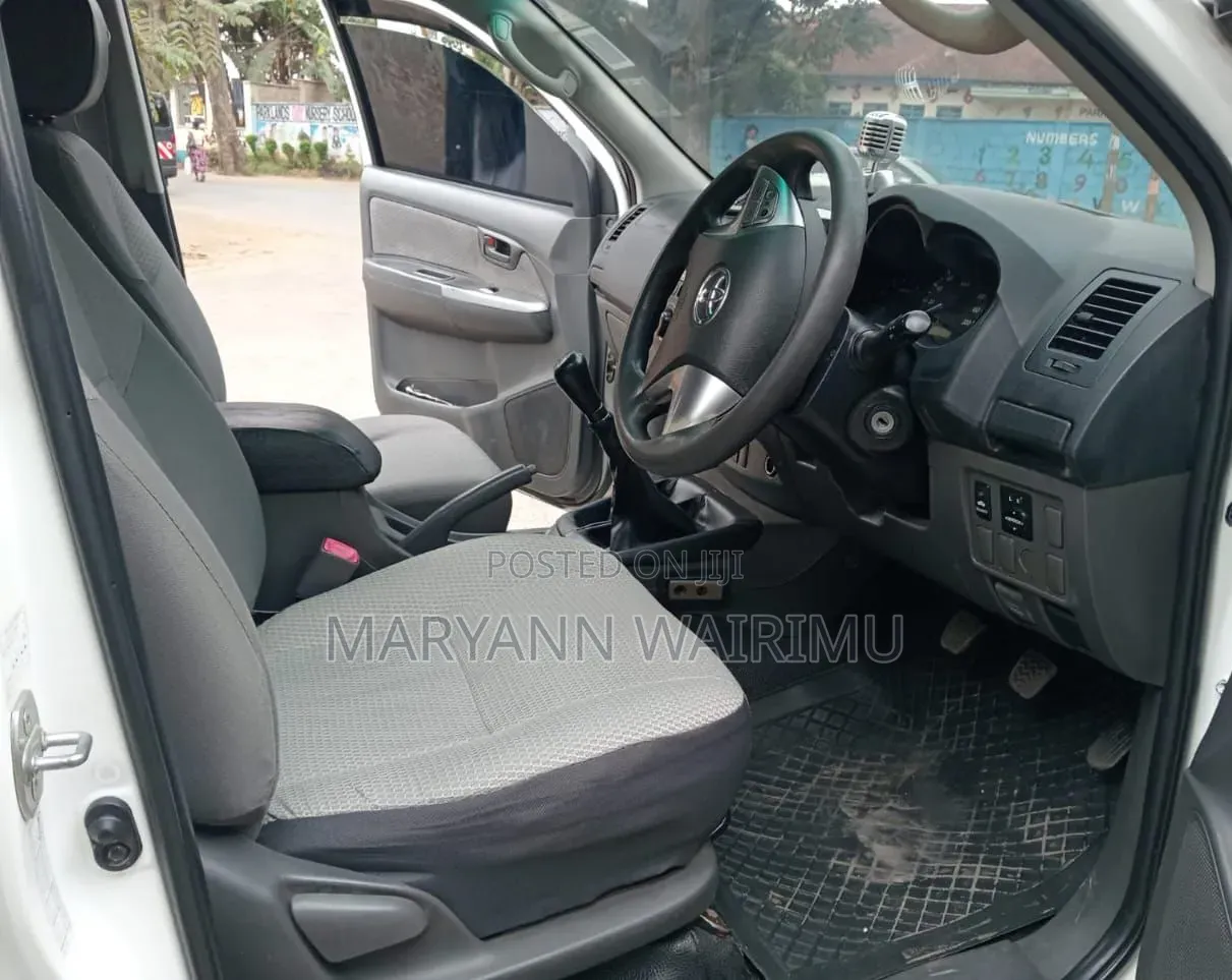 Toyota Hilux 2015 White
