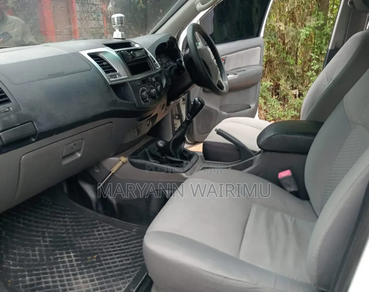 Toyota Hilux 2015 White