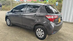 Toyota Vitz 1.0 FWD 5dr 2019 Gray