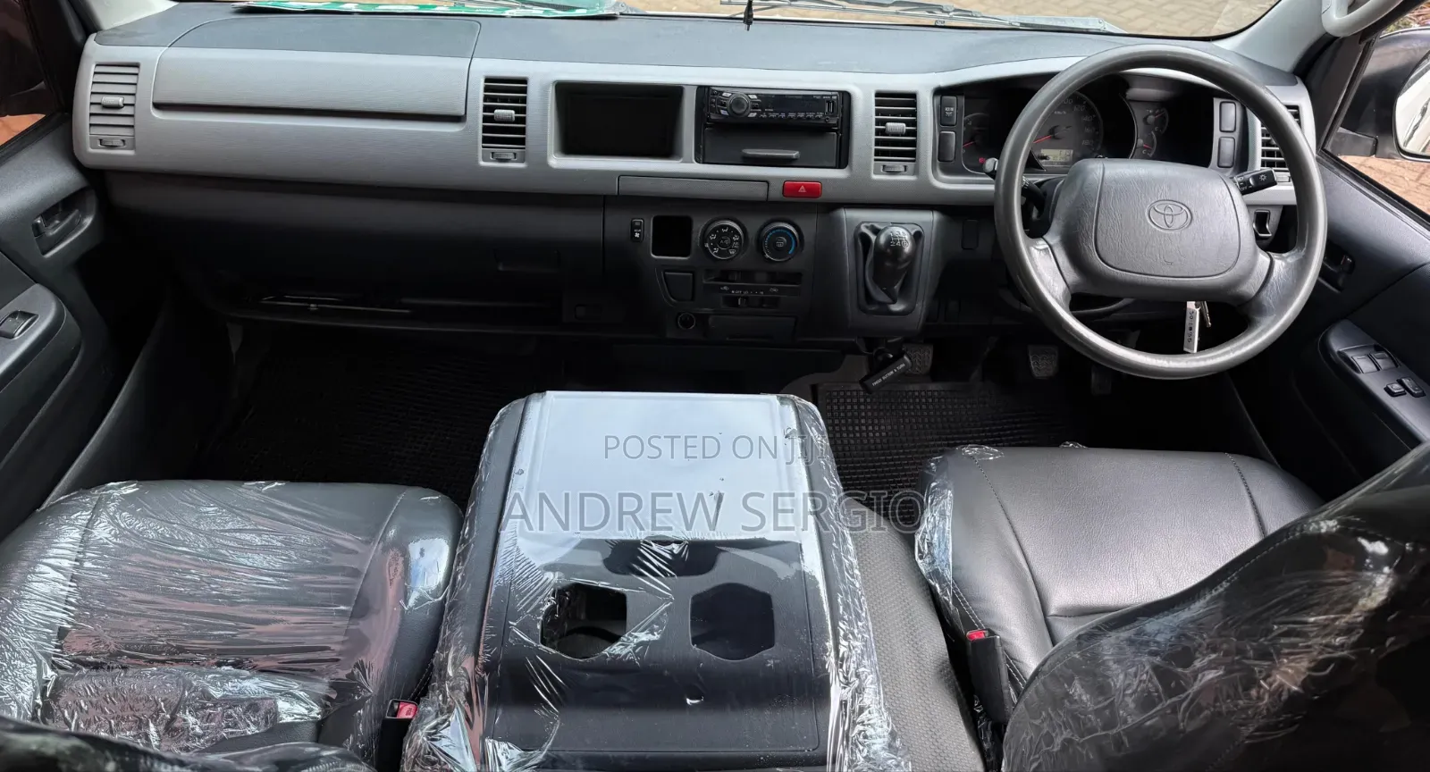 Toyota HiAce 2019 White