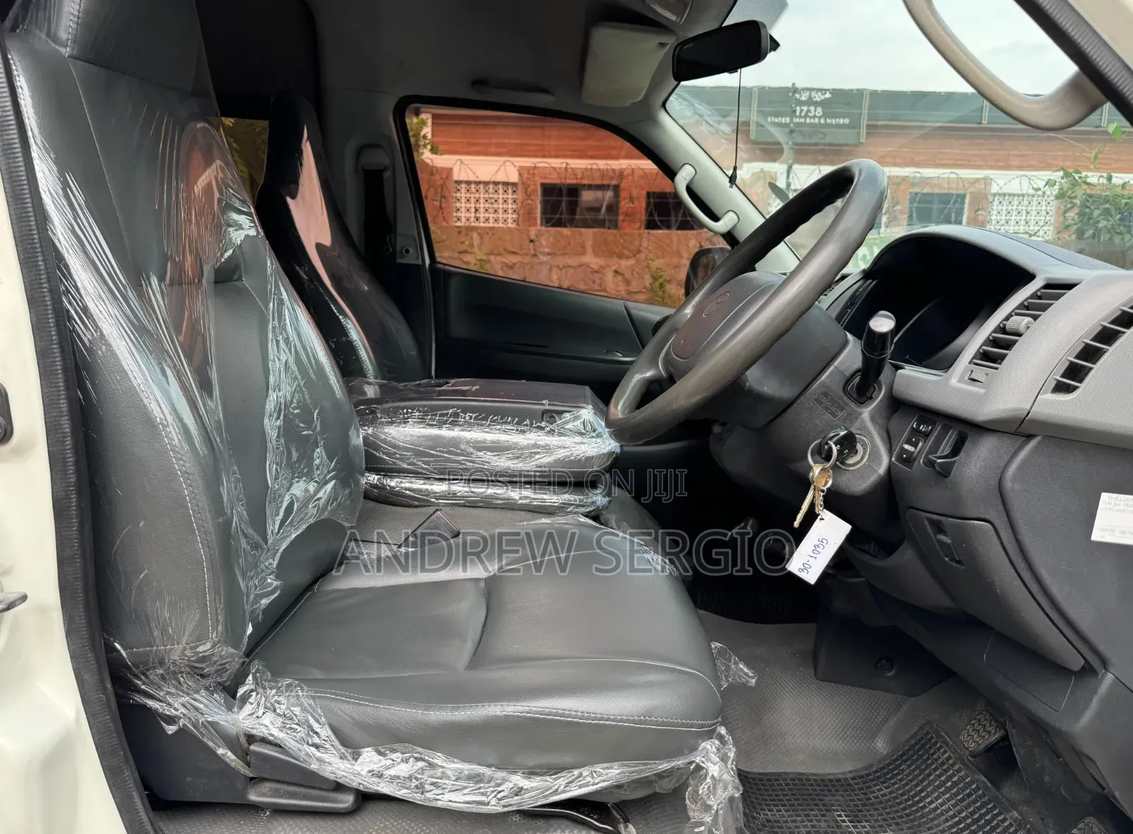 Toyota HiAce 2019 White