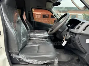 Toyota HiAce 2019 White