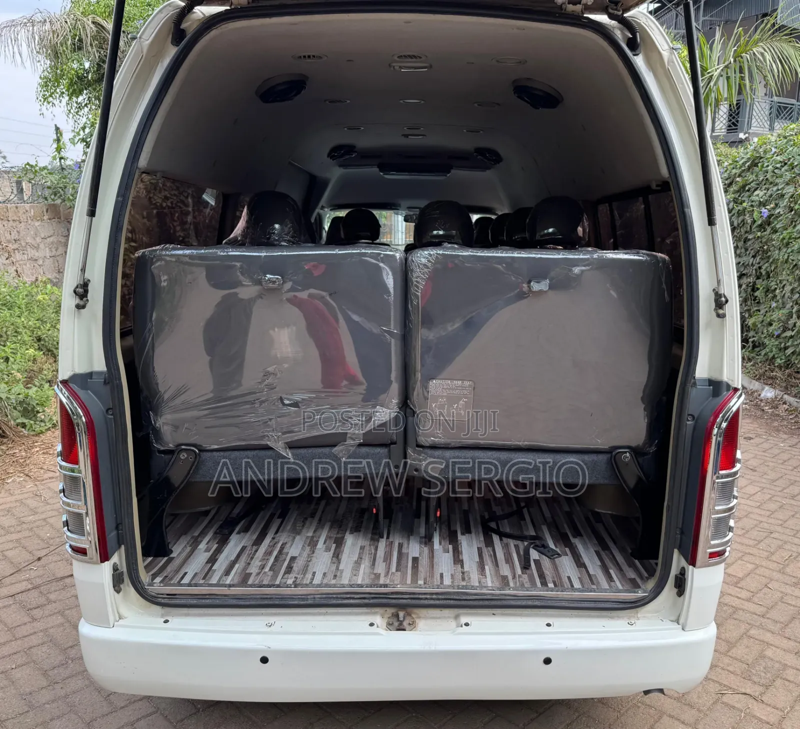 Toyota HiAce 2019 White