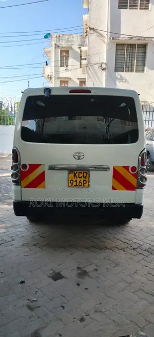 Toyota HiAce 2013 White
