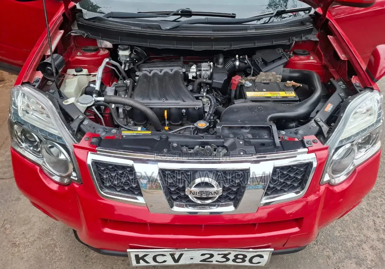 Nissan X-Trail 2.0 Petrol XE 2012 Red