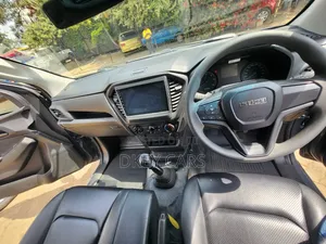 Isuzu D-MAX 2025 Gray