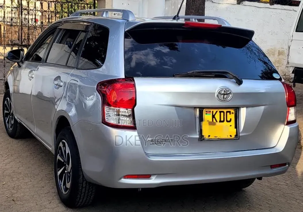 Toyota Corolla Fielder 2014 Silver