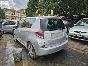 Toyota Ractis 1.3 FWD 2014 Silver