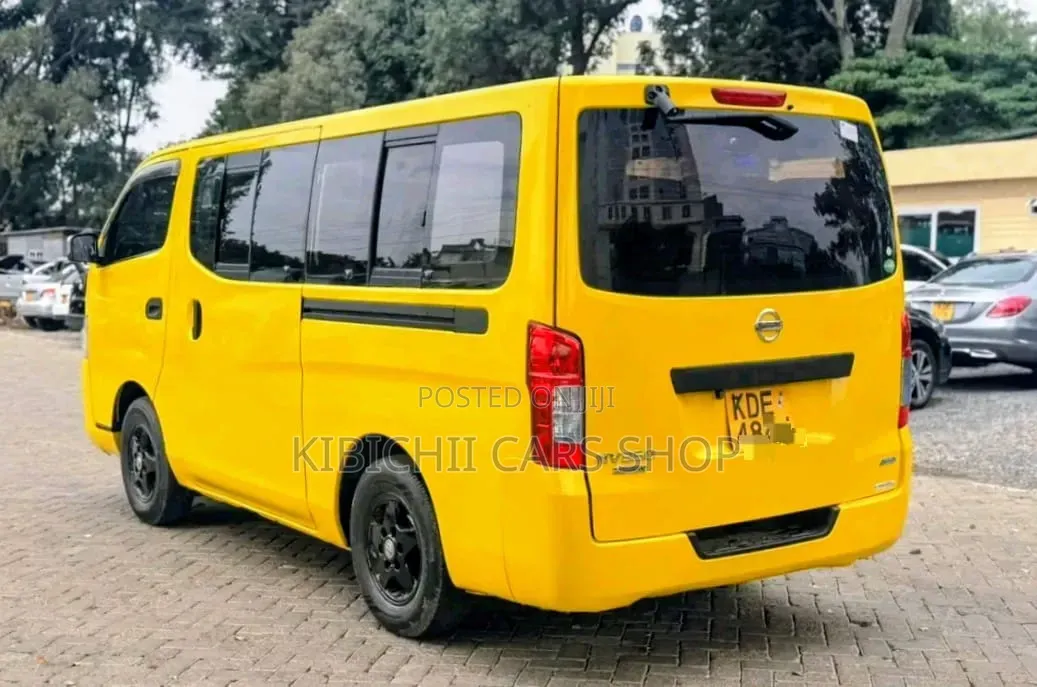 Nissan Caravan (Urvan) 2013 Yellow