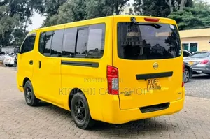 Nissan Caravan (Urvan) 2013 Yellow