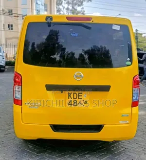 Nissan Caravan (Urvan) 2013 Yellow