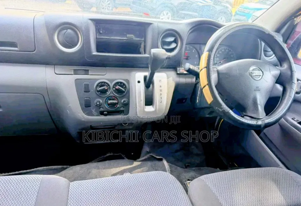 Nissan Caravan (Urvan) 2013 Yellow