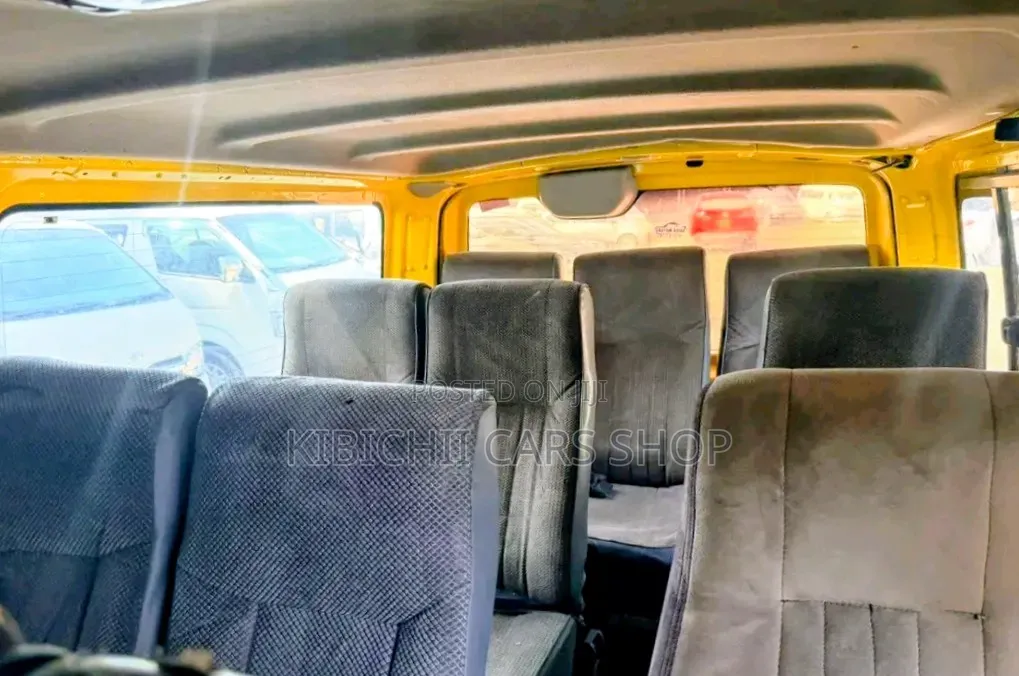 Nissan Caravan (Urvan) 2013 Yellow