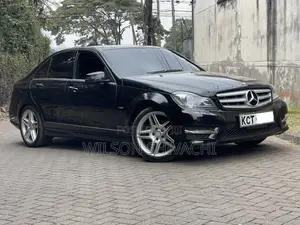 Mercedes-Benz C200 2012 Black