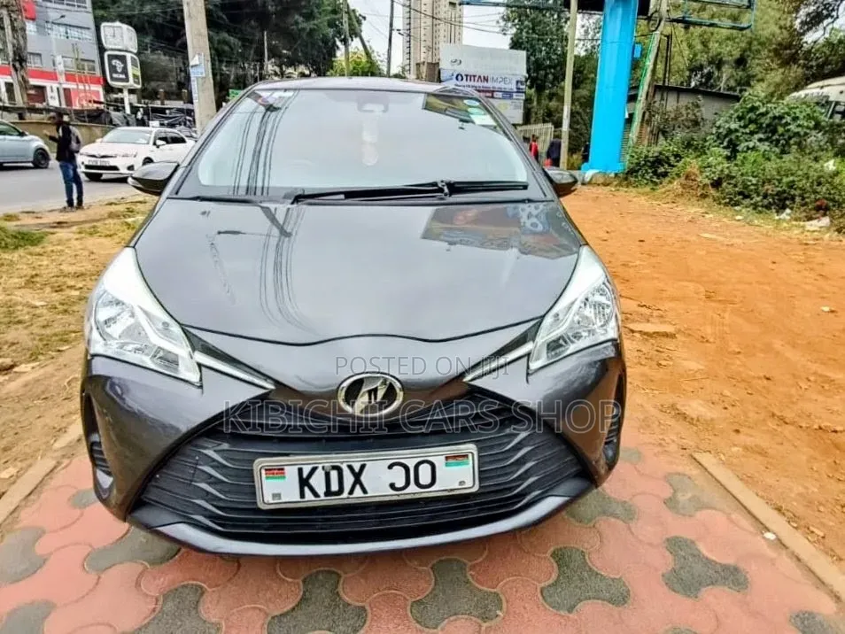 Toyota Vitz 1.0 FWD 5dr 2019 Gray