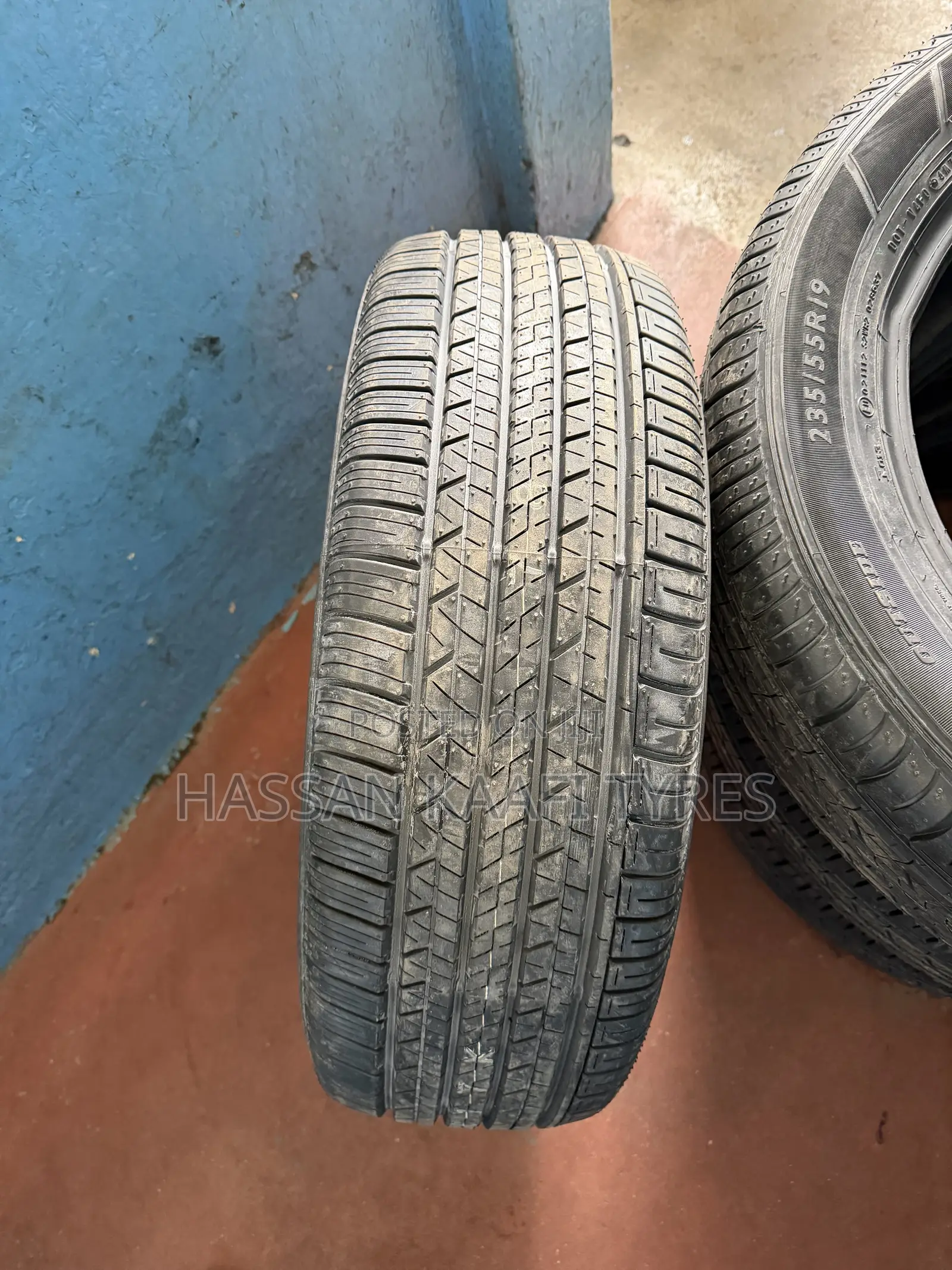 235/55r19 Dunlop Tyre