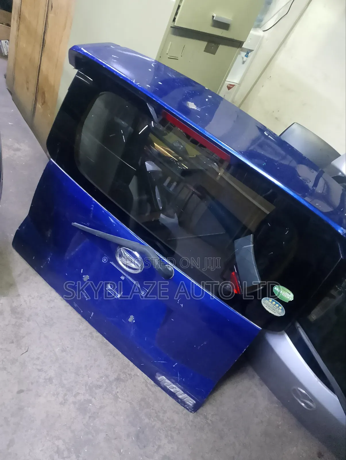 Daihatsu Move Tailgate