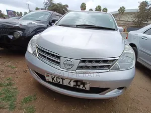 Nissan Tiida 2010 Silver