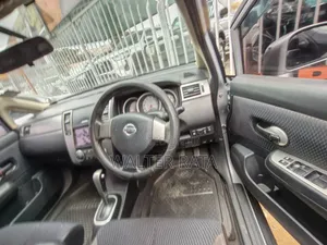 Nissan Tiida 2010 Silver