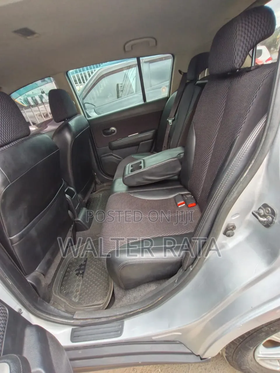 Nissan Tiida 2010 Silver