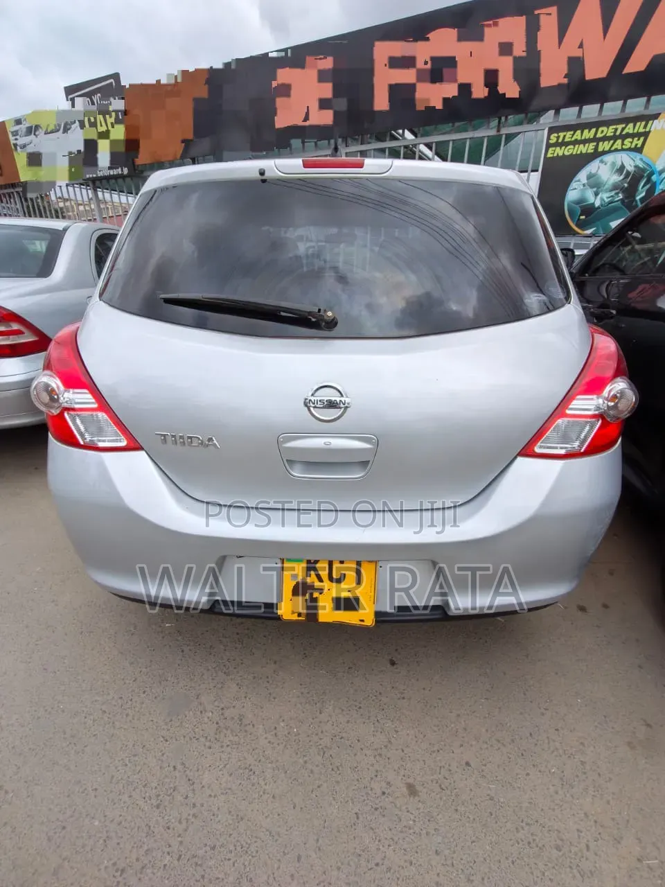 Nissan Tiida 2010 Silver