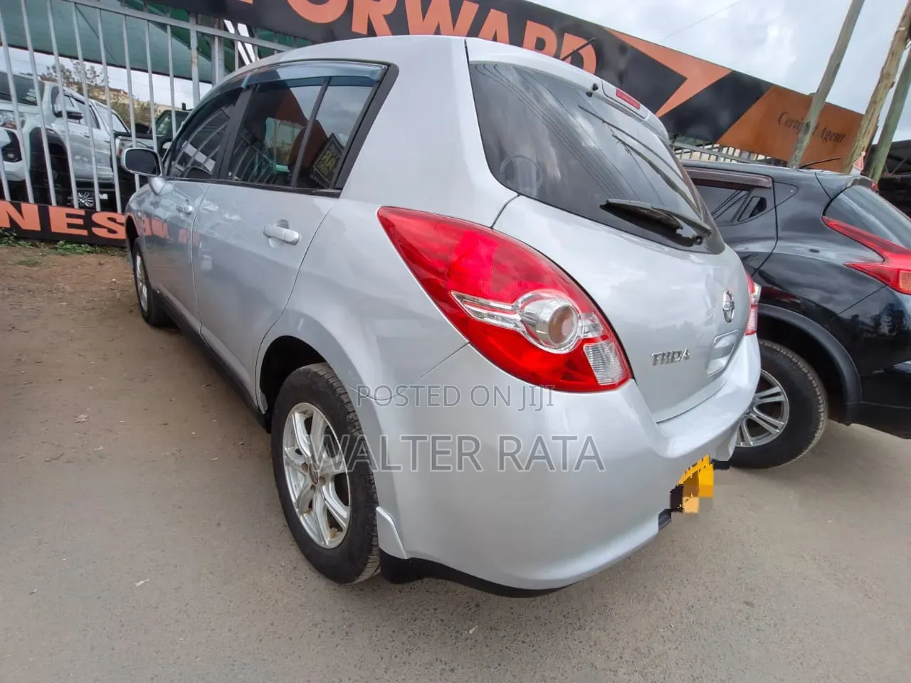 Nissan Tiida 2010 Silver