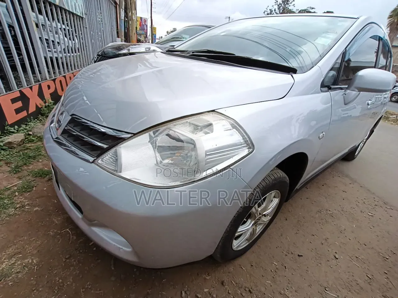 Nissan Tiida 2010 Silver