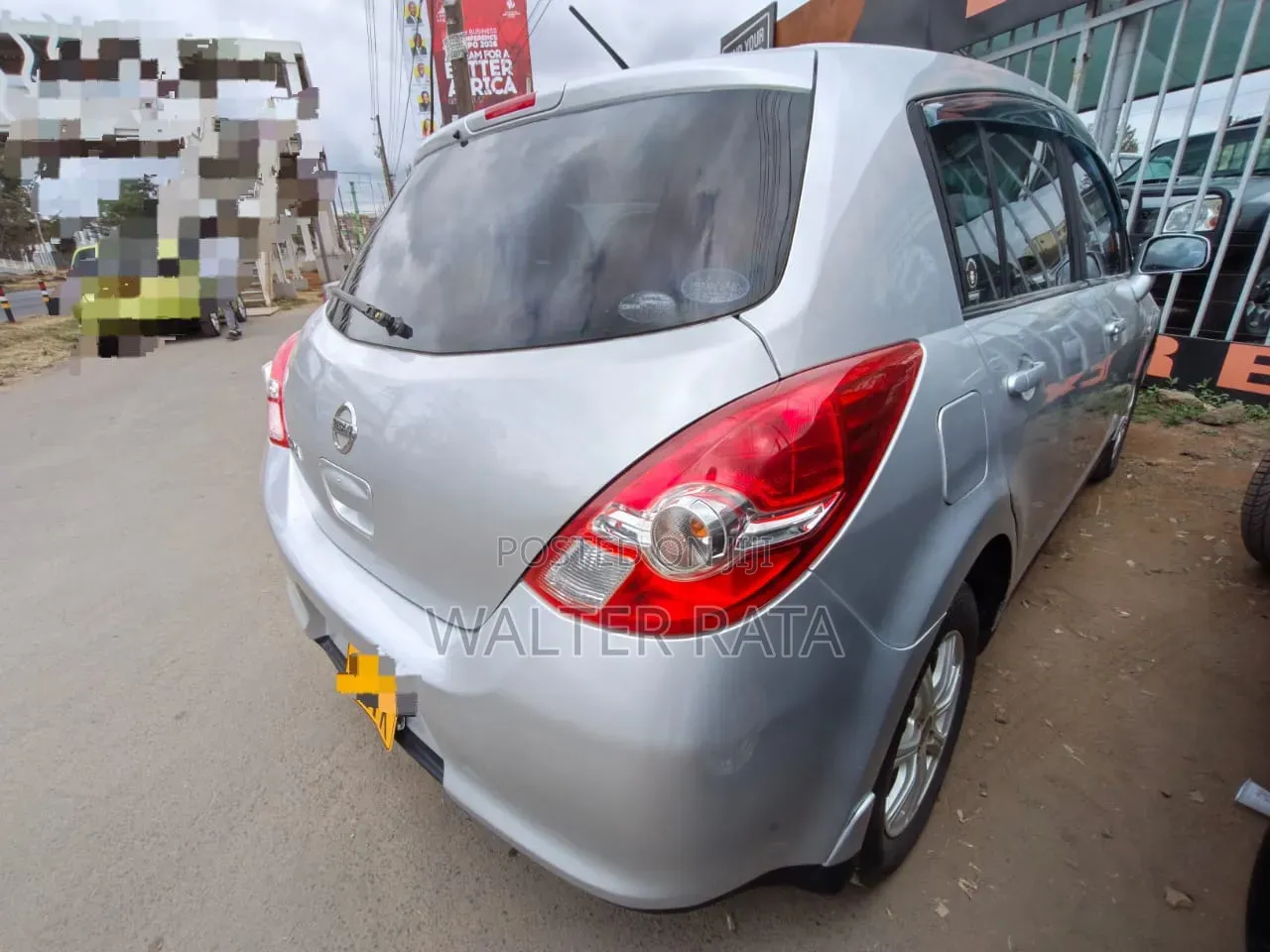 Nissan Tiida 2010 Silver
