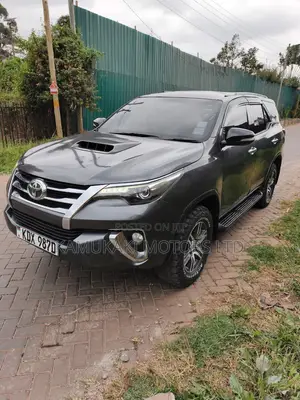 Toyota Fortuner 2.8 D AWD 2016 Gray
